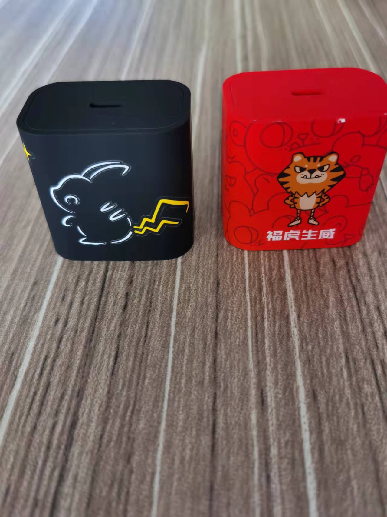 充電頭外觀(guān)精美加工 水轉(zhuǎn)印水貼噴涂定制加工